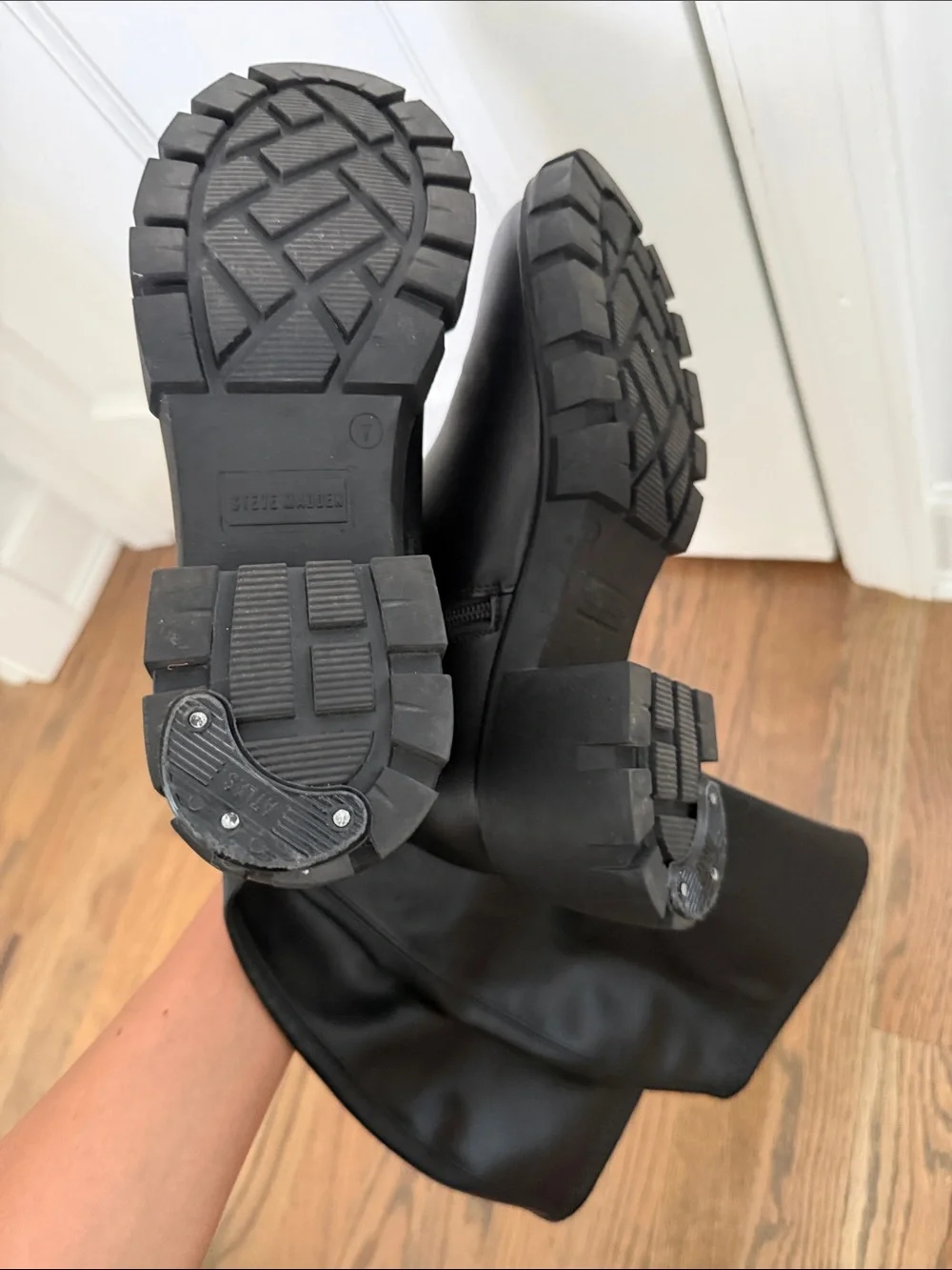 Steve Madden sleek knee